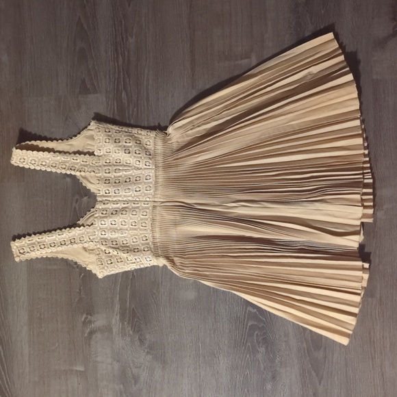 Catharine Malandrino Beige thigh to knee length dress, size 4 - Picture 2 of 4